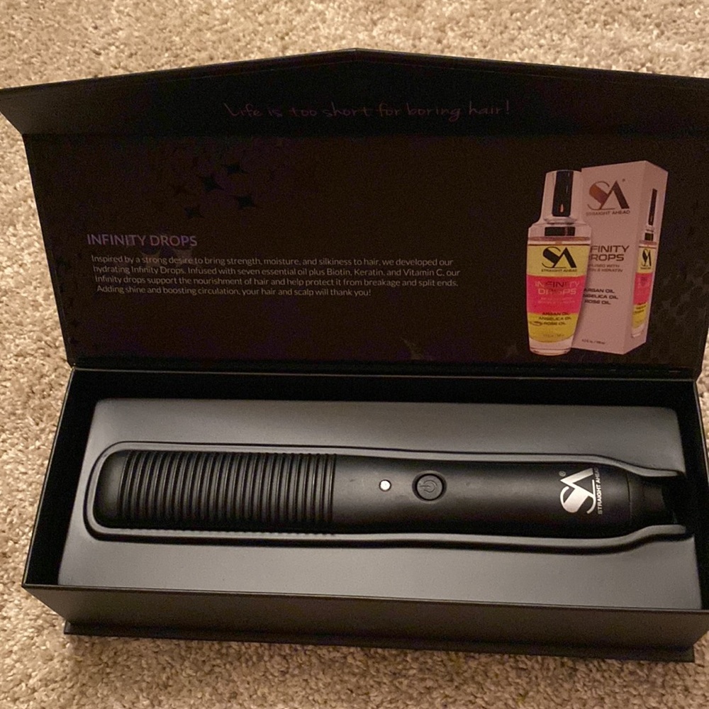 NWT Straight ahead straightening brush